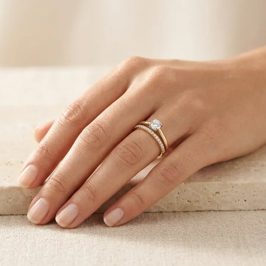 Sužadėtuvių žiedas ir deranti briliantų juostelė iš aukso