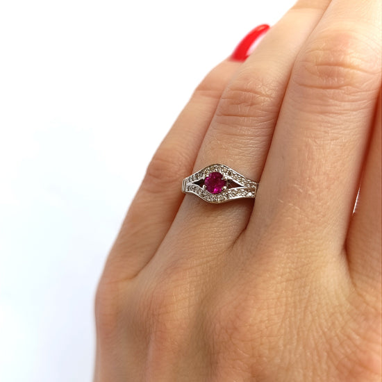 Žiedas su rubinu ir deimantais 0.156ct Kolje