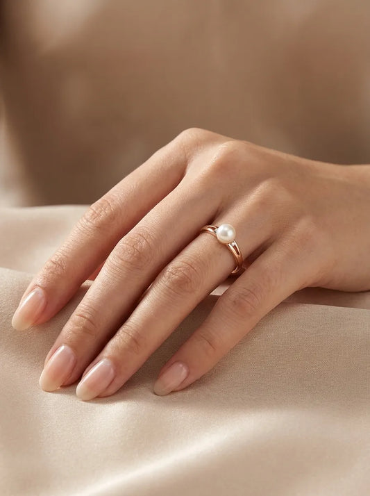 Gold ring with pearl