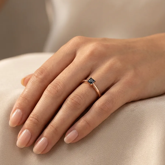 Elegantiškas moteriškas žiedas su 0.5 ct juodu brangakmeniu