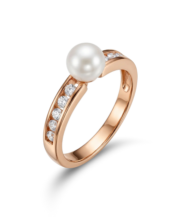 Rose gold ring with pearl and zircons