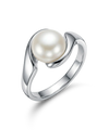 Ring with natural pearl and white gold design