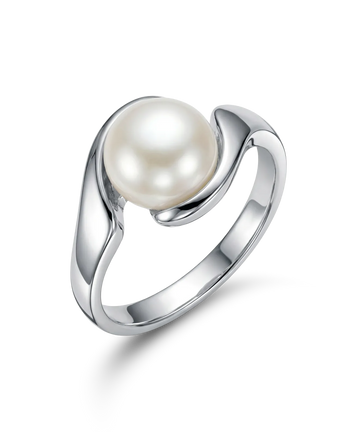 Ring with natural pearl and white gold design