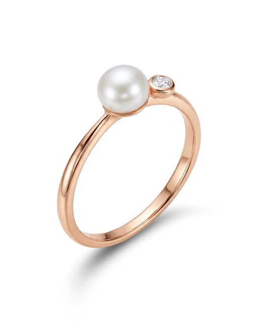 Ring with a pearl