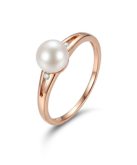 Gold ring with pearl