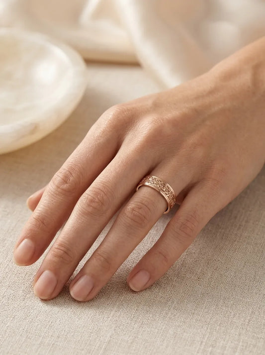 Elegantiški vestuviniai žiedai jaunavedžiams